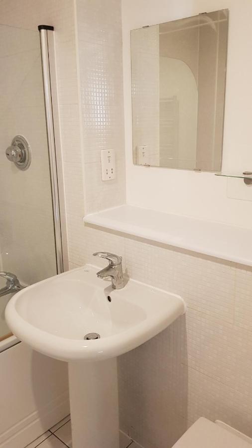 City Centre 1 Bed Apartment With Free On Site Parking With Cctv By Lets Relocations Birmingham Exterior photo